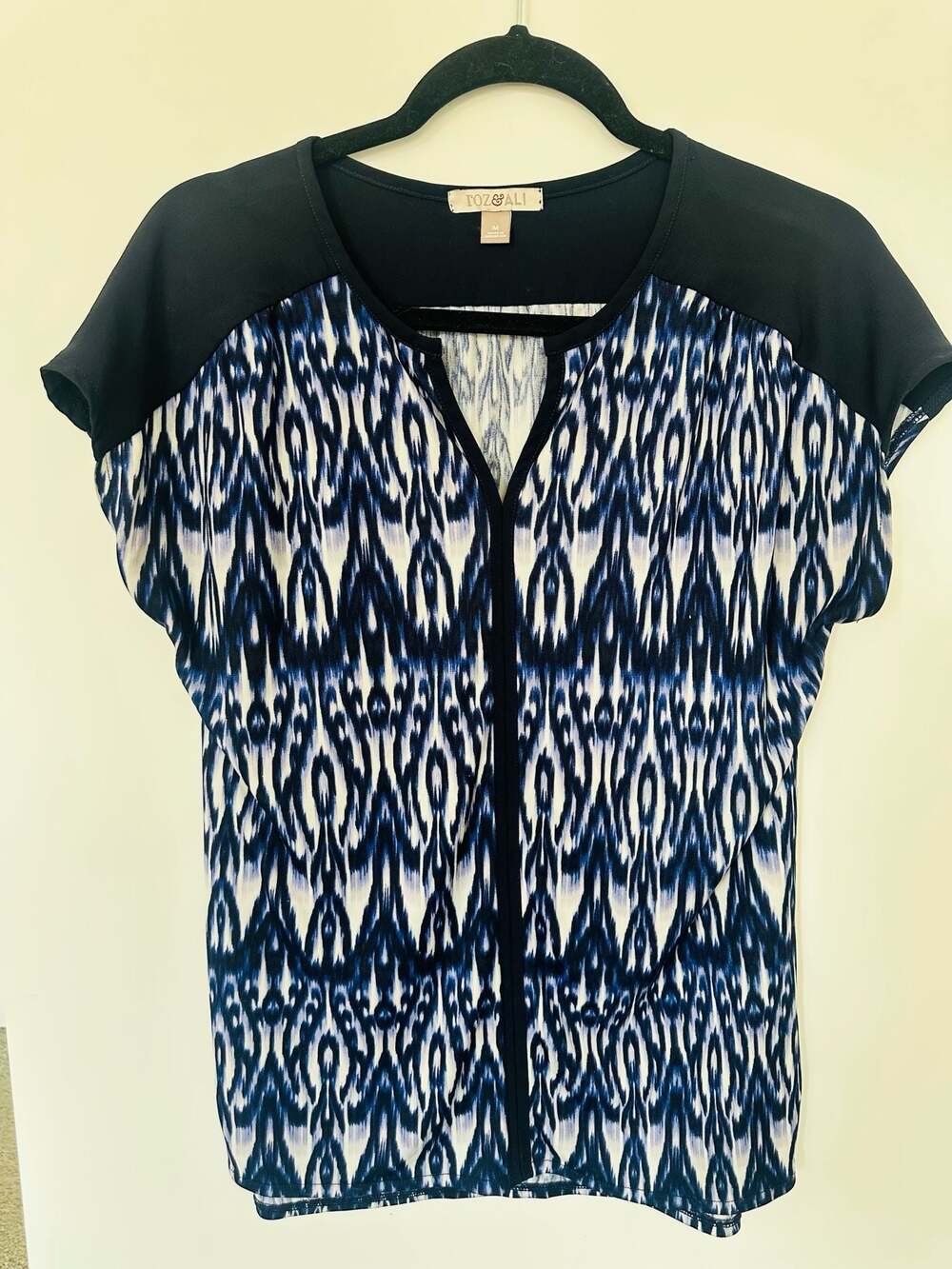 Roz & Ali Blue and White Ikat Print Short Sleeve Blouse with Solid Black Yoke